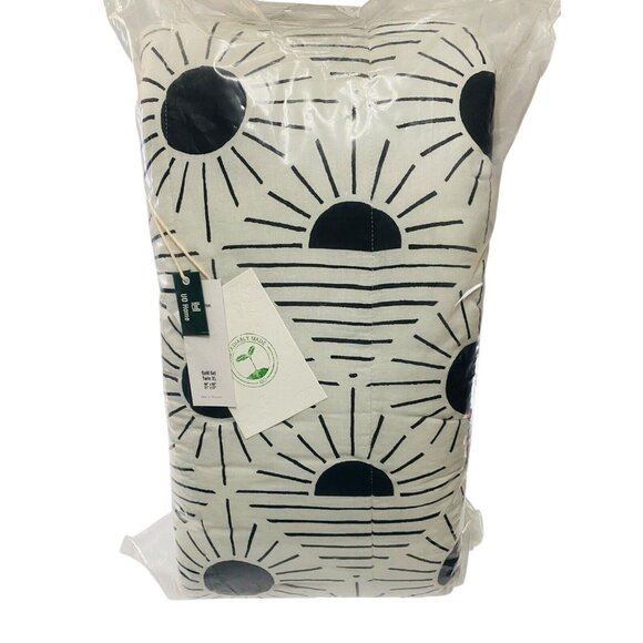 Urban Outfitters Geo Sun Quilt Set Twin XL Boho White Black Comforter NWT - Picture 1 of 4